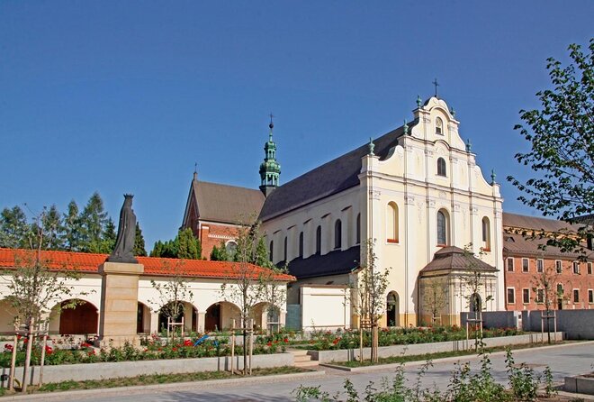 1.5h Crazy Guides' Communism Tour of Nowa Huta in Classic Car - Key points before you book