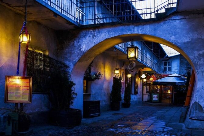2 Days Tour to Auschwitz and Krakow from Warsaw - The overnight arrangement and timing risks