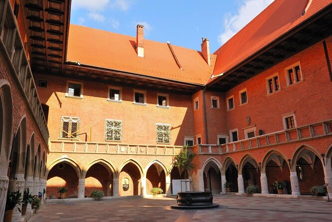 2 Hours Old Town Guided Bike Tour in Krakow - Why a bike works well in Krakow’s Old Town