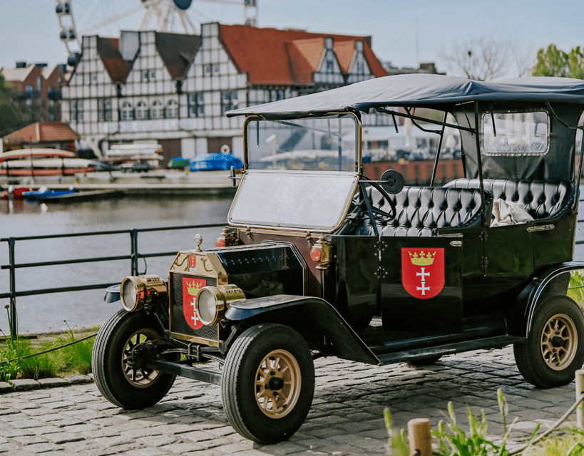 60 min of sightseeing in retro cars, Gdansk - Guides who keep the history easy to follow