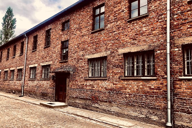 Auschwitz and Birkenau WITHOUT GUIDE private transport from Kraków - Auschwitz I: about two hours among the original buildings