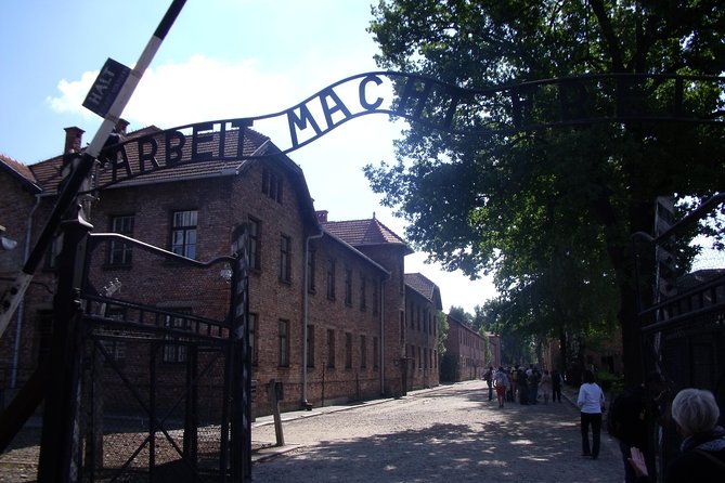 Auschwitz and Birkenau WITHOUT GUIDE private transport from Kraków - What free walking means here
