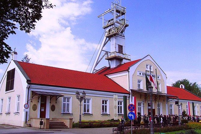 Auschwitz-Birkenau and Salt Mine Full day tour - How the organization affects the value