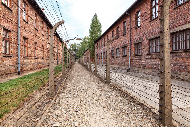 Auschwitz-Birkenau: Fast-Track Ticket & Guided Tour No Transfers - The break between camps needs planning