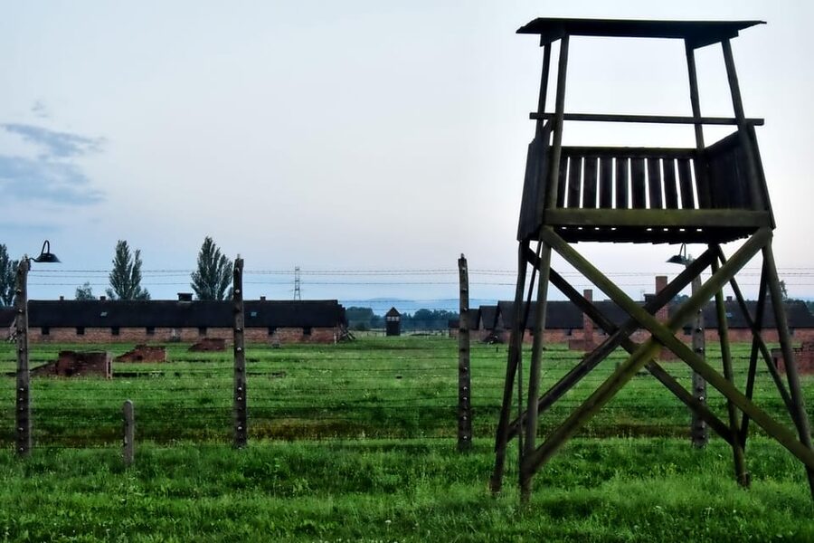 Auschwitz-Birkenau: Guided Tour and Skip-The-Line Ticket - The 10 to 15-minute break and the move to Birkenau