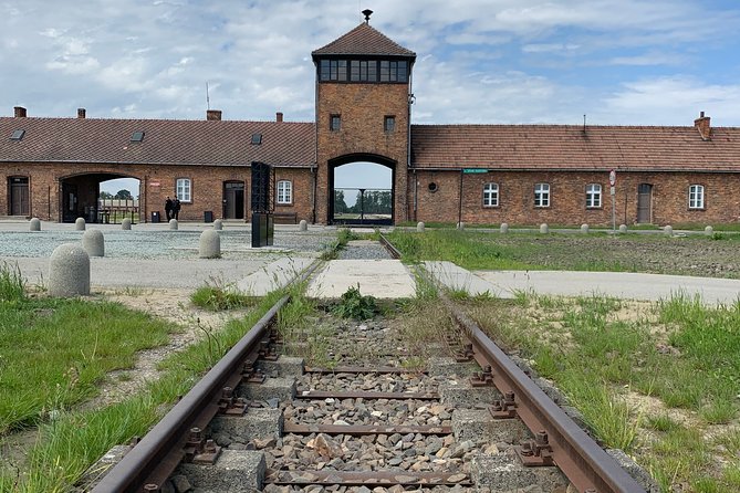 Auschwitz Birkenau Guided Tour/Skip The Line/PickUp/Guide ENG - Why this Krakow to Auschwitz tour works