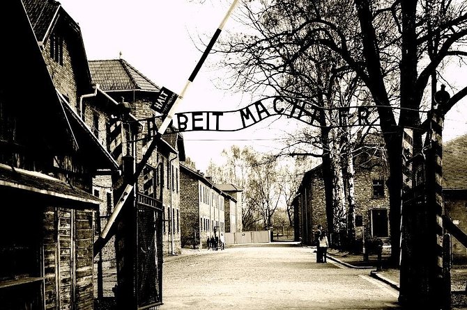 Auschwitz-Birkenau guided tour & skip the line Tickets & Transfer - Timing, toilets, and the lack of a real meal break