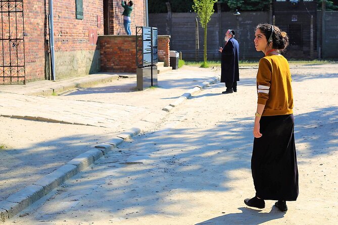 Auschwitz Birkenau: Live-Guided Tour with Transportation and Hotel Pickup - What the $98.54 price really buys
