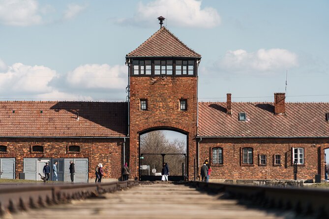 Auschwitz-Birkenau Memorial Entrance Ticket and Guided Tour - Auschwitz I and the Arbeit Macht Frei gate