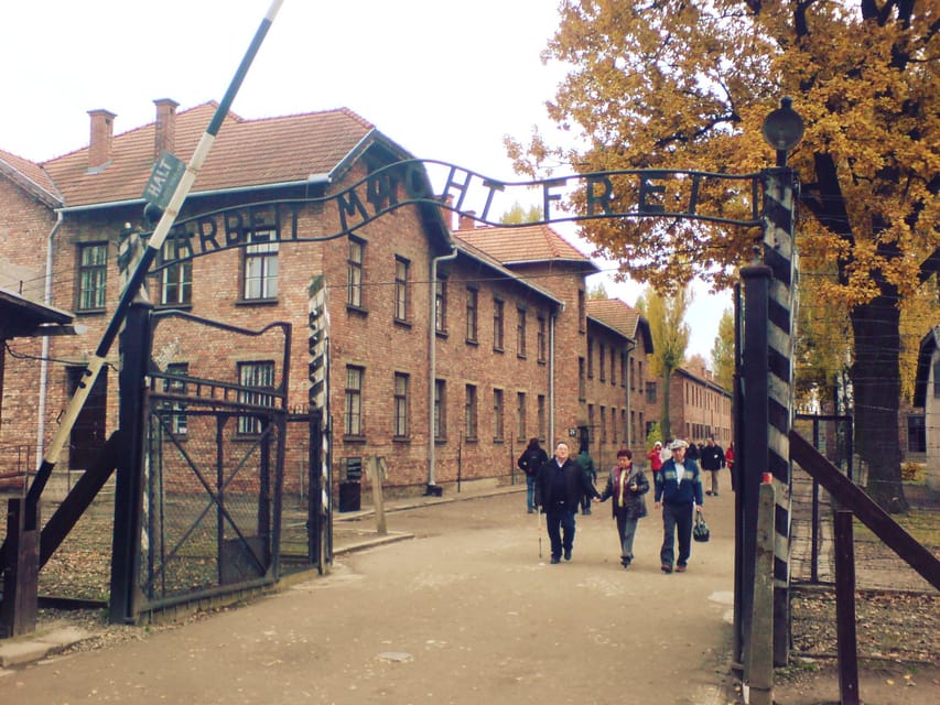 Auschwitz-Birkenau: Memorial Entry Ticket and Guided Tour - Why the headset matters