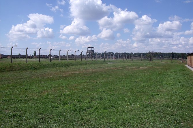 Auschwitz & Birkenau Museum Guided Tour from Krakow with Tickets - Food, breaks, and what to bring