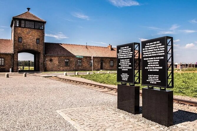 Auschwitz-Birkenau & Salt Mine Day tour - Why this full-day pairing works