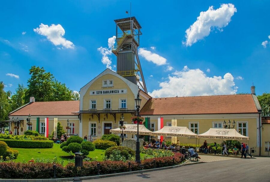 Auschwitz-Birkenau & Salt Mine Tour in One Day from Krakow - Wieliczka Salt Mine: art below ground