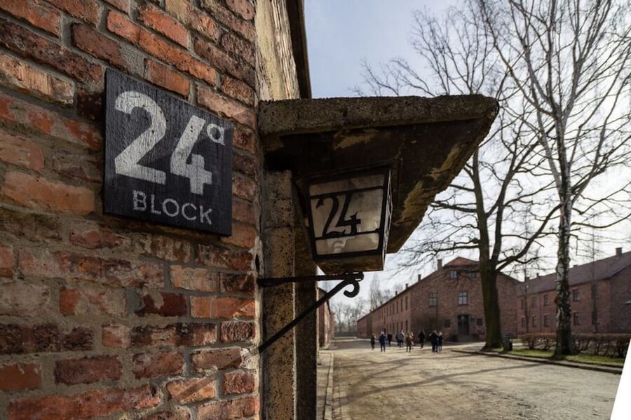 Auschwitz-Birkenau Skip-the-Line Ticket and Guided Tour - The transfer to Birkenau