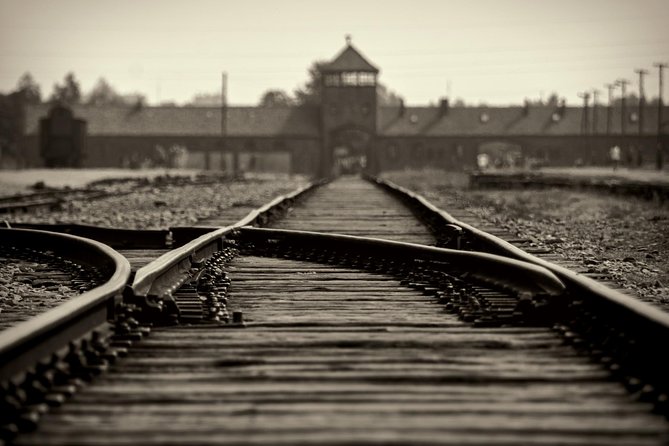 Auschwitz-Birkenau tour from Krakow with private driver - Why the private ride from Krakow matters