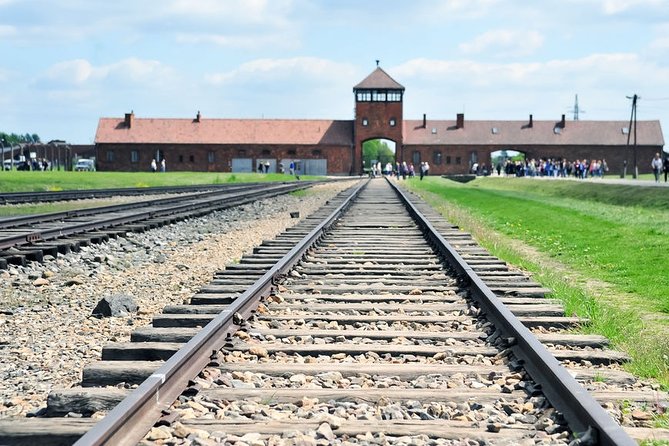 Auschwitz-Birkenau Tour Guide and Jewish museum and synagogue - The Krakow pickup and drive to Oświęcim