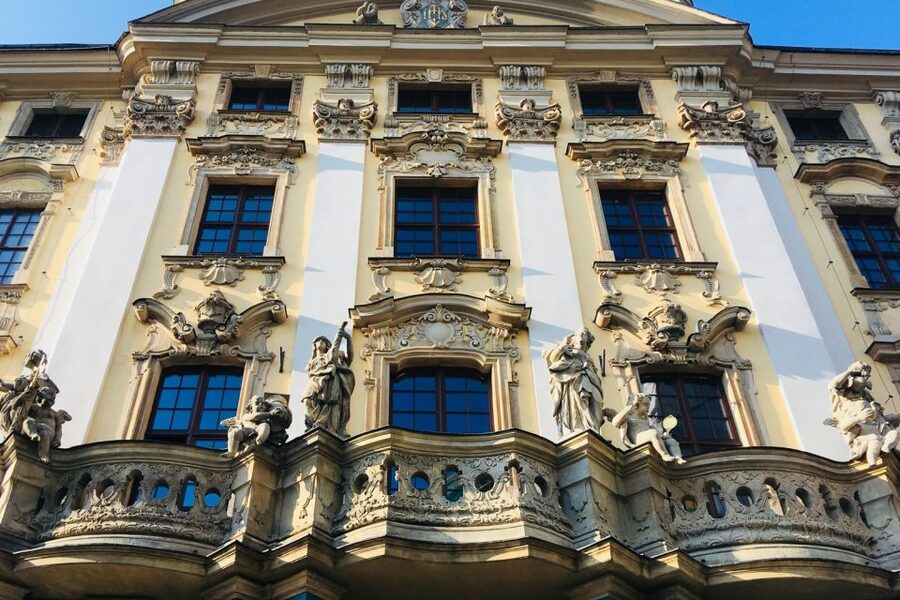 Best of Wroclaw 3-Hour History and Culture Walking Tour - Walking the medieval streets