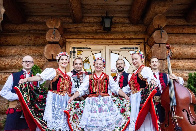 Cottage Style Evening with Folk Show and Traditional Feast from Krakow - Arriving at the cottage-style restaurant