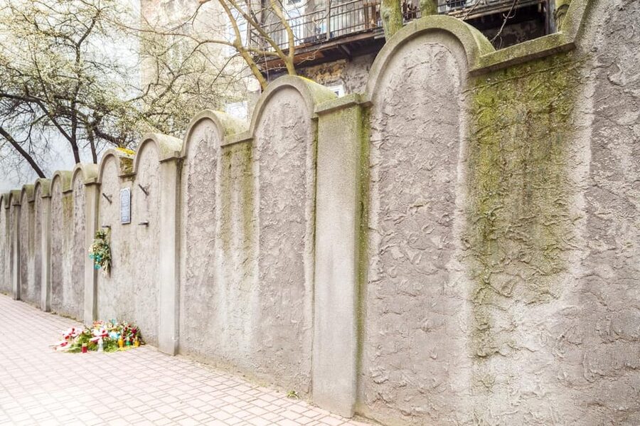 Cracow - Guided Tour of the Jewish Ghetto - Ghetto Heroes’ Square and the deportations