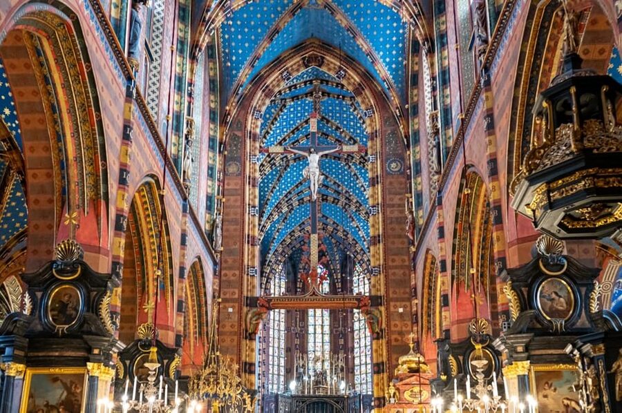 Cracow's Old Town sightseeing & St. Mary's Basilica Visit - Key points at a glance