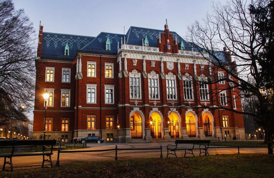 Creepy Krakow: 2-Hour City Walking Tour - Florian Gate and Krakow’s Medieval Defenses