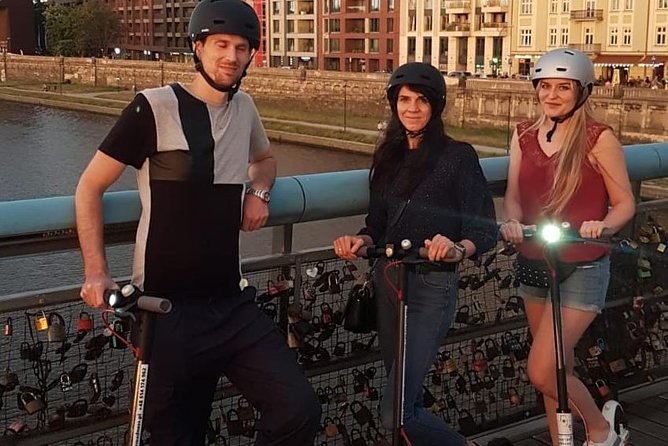 E-Scooter Krakow sightseeing tour - Ten minutes in Rynek Glowny