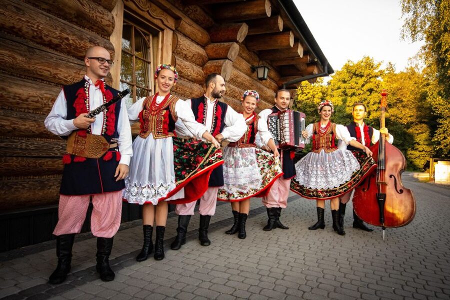 Evening Folk Show, singing, dancing and delicious food! - From Krakow to a cottage near Lake Kryspinów