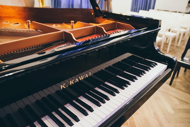 Everyday Chopin Concert at 7 PM with candlelight by the Castle - The music: Chopin, not a general classical concert