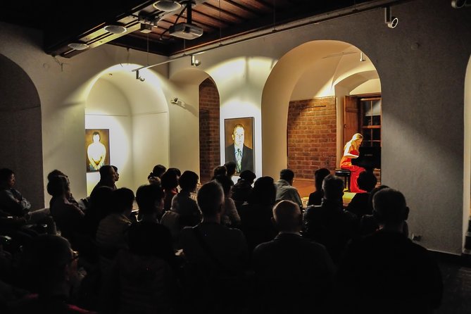 Everyday concerts of Chopin's music at the Old Town in Warsaw - Finding 20/22 Kanonia Street behind St. John’s Cathedral