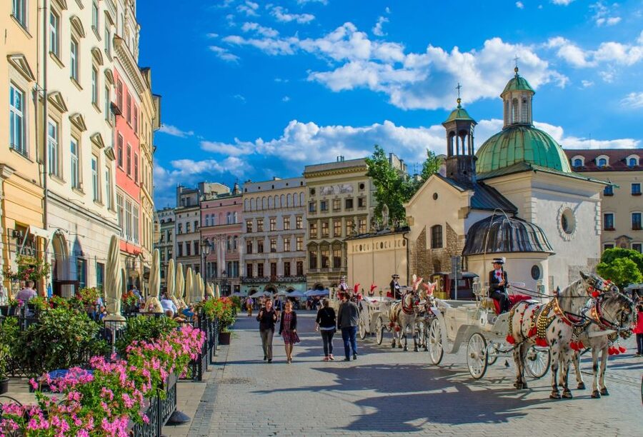 Family Tour of Krakow Old Town with Sweets Factory & Cruise - Following Floriańska Street along the Royal Route