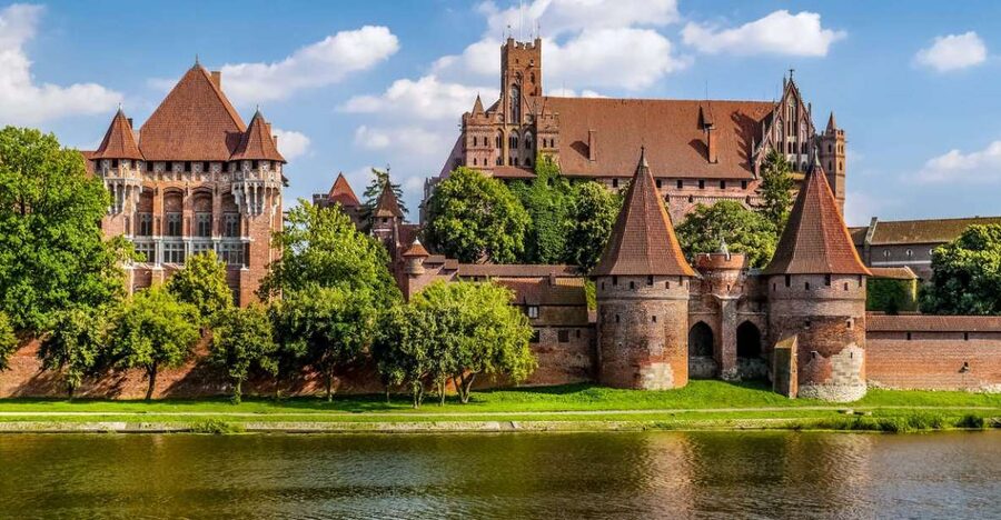 From Gdansk: Half-Day Malbork Castle Tour with Audioguide - Entering the fortress and starting the audioguide