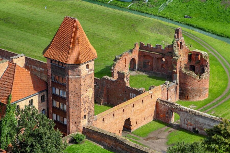 From Gdansk: Malbork Castle Half-Day Private Tour - Amber below the castle walls