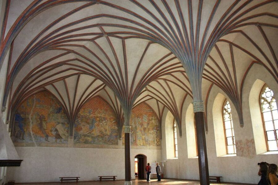 From Gdansk: Malbork Castle Trip with Ticket and Audio Guide - Entering the world’s largest brick castle