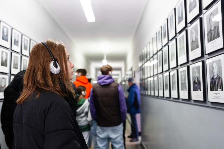 From Krakow: Auschwitz & Birkenau Guided Tour with Pick up - What the 7.5-hour day feels like
