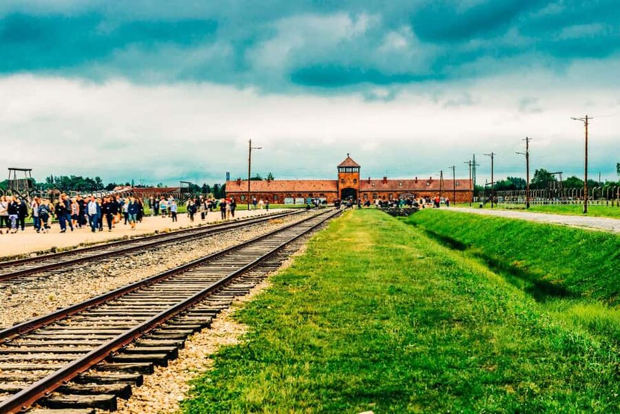 From Krakow: Auschwitz-Birkenau & Schindler's Factory Tour - The break in Podgórze is short and practical