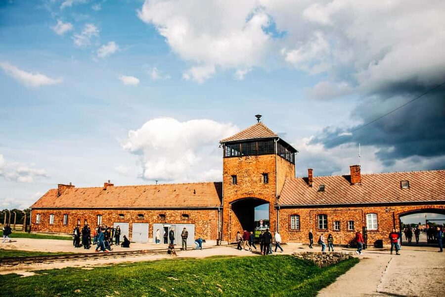 From Krakow: Auschwitz-Birkenau & Schindler's Factory Tour - Schindler’s Factory tells Krakow’s wartime story