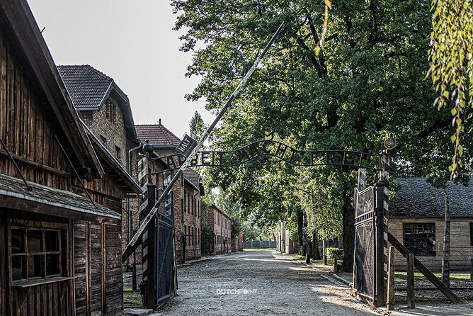 from Kraków: Auschwitz excursion with guaranteed Dutch guide - Why the Dutch-language guide matters at Auschwitz