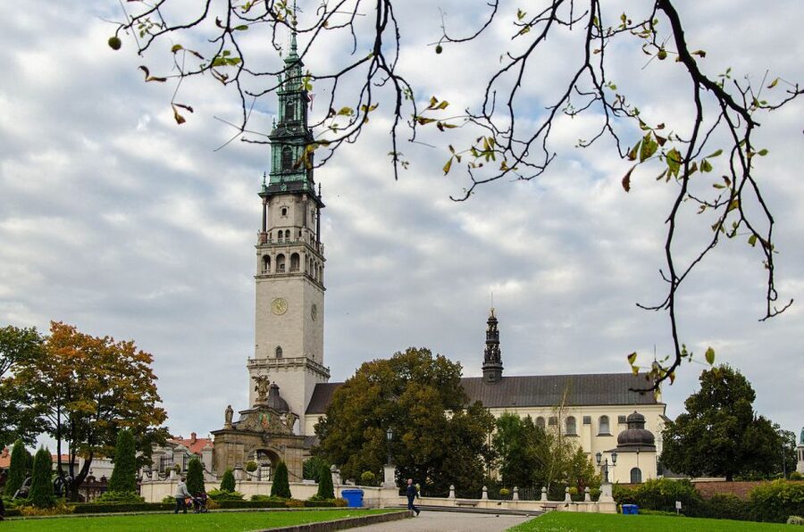 From Krakow: Częstochowa, Black Madonna and Lagiewniki Tour - Why these two sanctuaries belong on one day