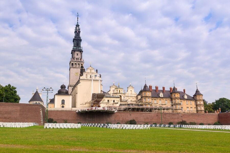 From Kraków: Częstochowa & Łagiewniki Pilgrim Sites Tour - The shift from Częstochowa to Łagiewniki
