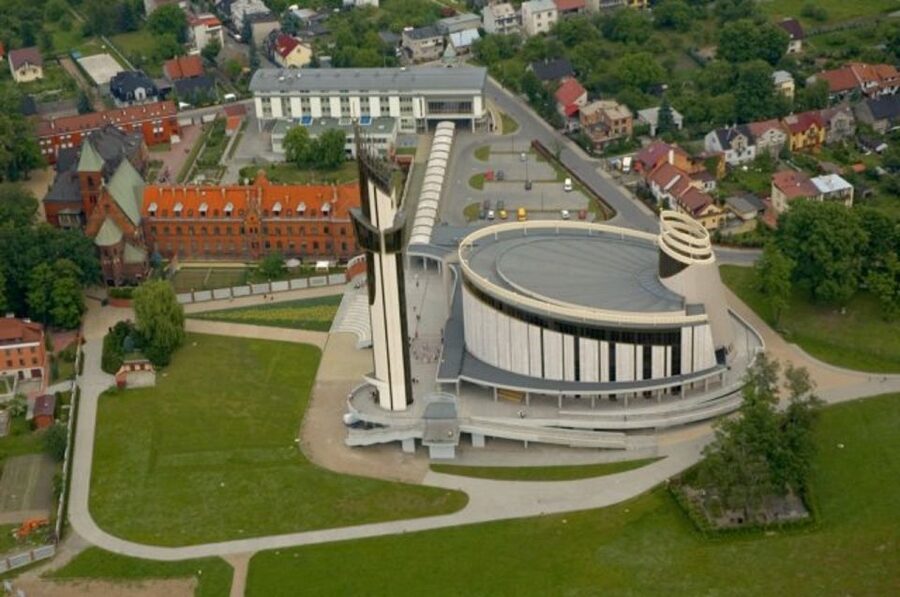 From Kraków: Częstochowa & Łagiewniki Pilgrim Sites Tour - Is $251 per person good value?