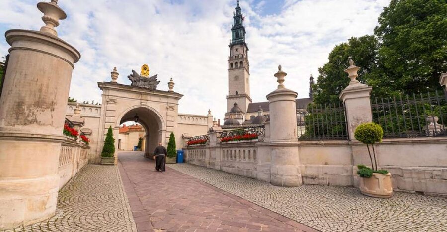 From Kraków: Częstochowa & Łagiewniki Pilgrim Sites Tour - Seeing the Black Madonna