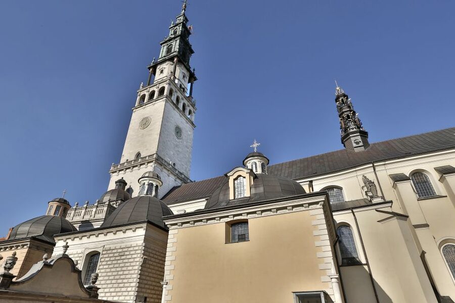 From Krakow: Czestochowa - The Black Madonna - Inside the main basilica