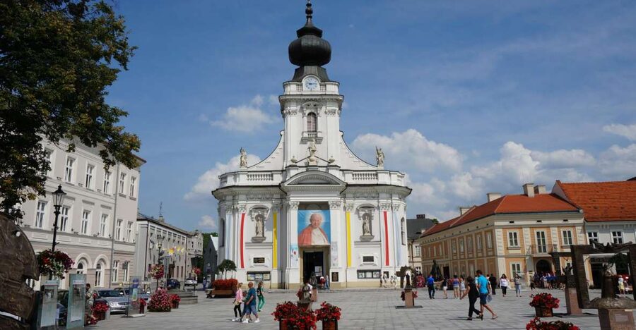 From Krakow: Full-Day Wadowice & Czestochowa Tour - Key points to know before you book