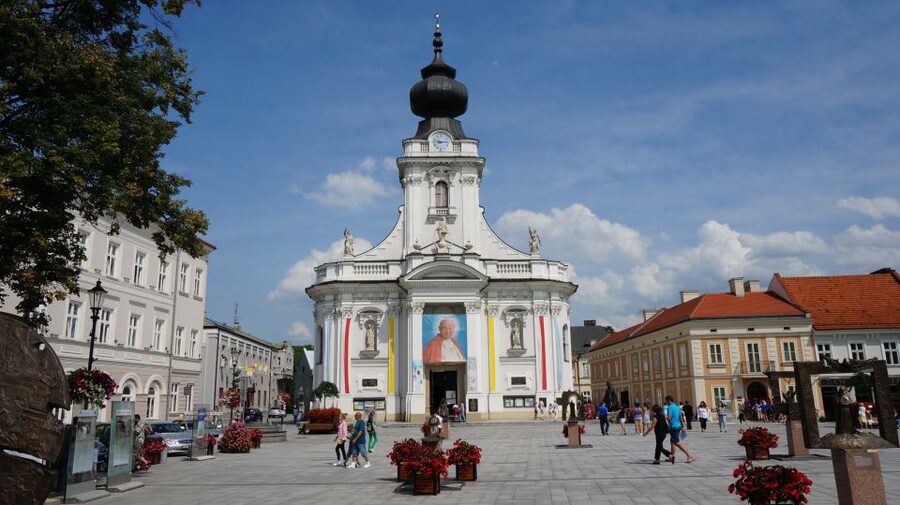 From Krakow: Full-Day Wadowice & Czestochowa Tour - The John Paul II Museum, with time to look closely