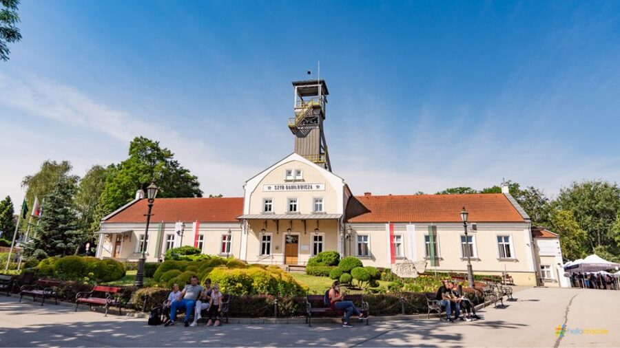 From Krakow: Guided Tour in Wieliczka Salt Mine - What happens inside the mine