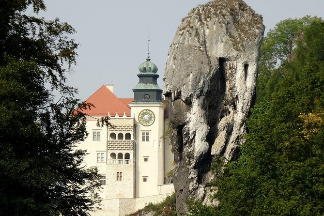 From Krakow: Ojcow National Park and Pieskowa Skala Castle - Pieskowa Skała Castle rewards the uphill walk