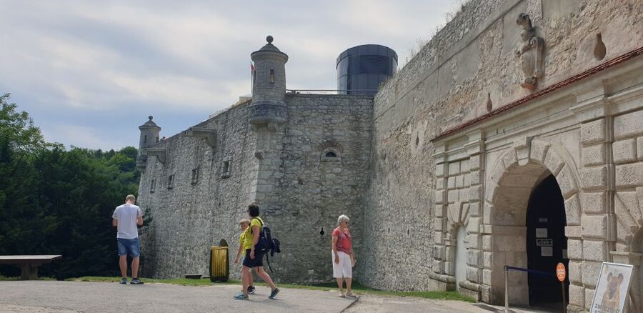 From Krakow: Ojców National Park & Ogrodzieniec Castle Tour - Why this Polish Jura day trip works