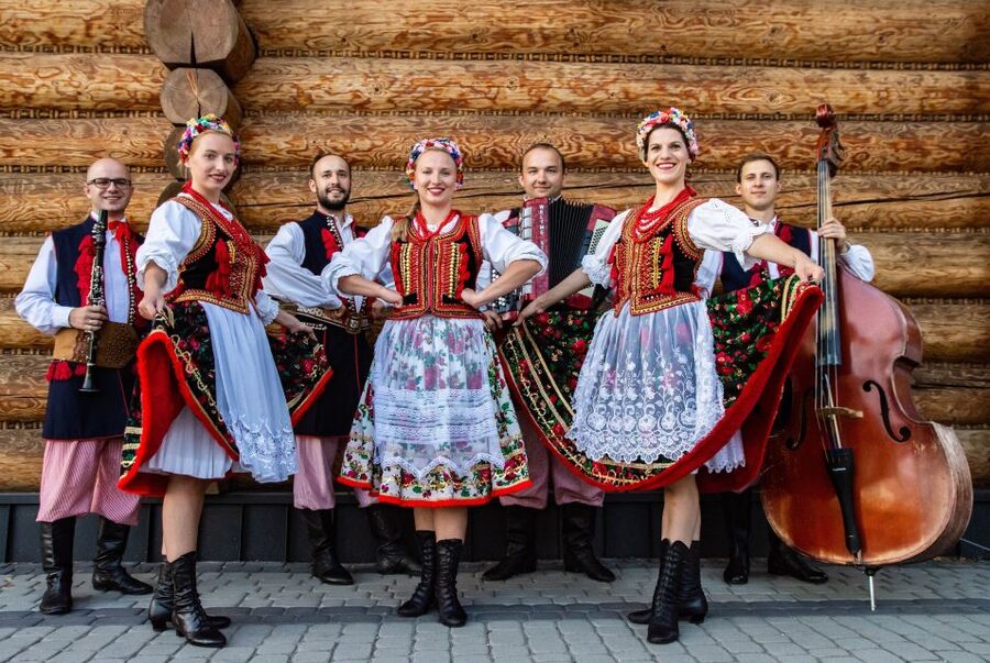 From Krakow: Polish Folk Show with All-You-Can-Eat Dinner - Reaching Karczma Skansen Smaków from Krakow