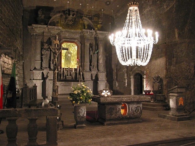 From Kraków: Wieliczka Salt Mine Guided Tour with Transport - Why Wieliczka feels like an underground city