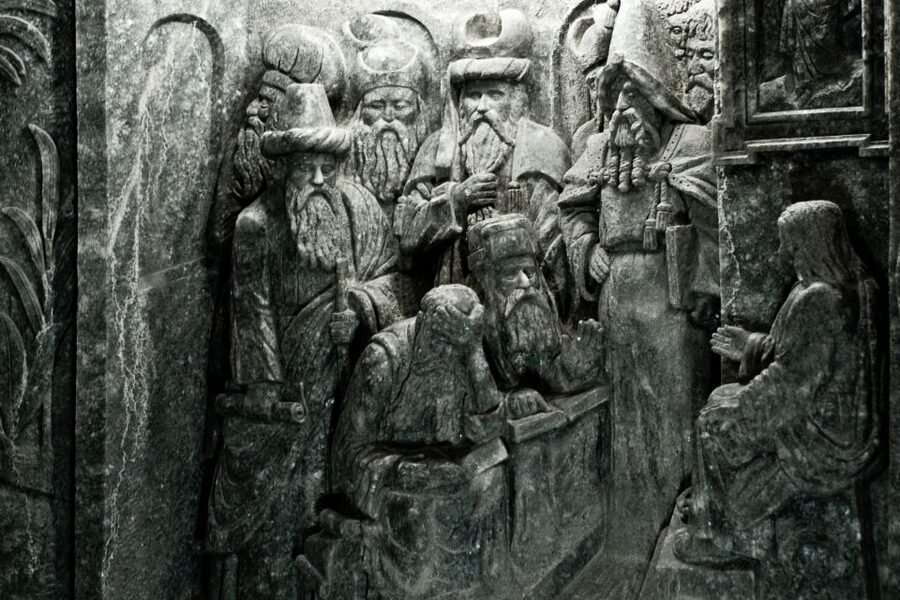 From Krakow: Wieliczka Salt Mine Half-Day Guided Tour - The descent: stairs, stone, and cool air